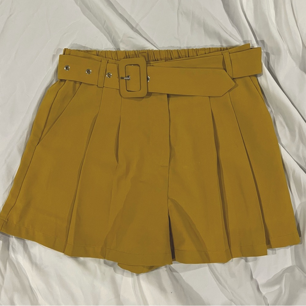 Mustard pleated shorts
